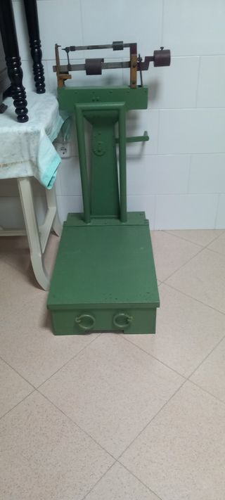 Báscula antigua verde