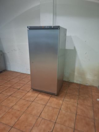 Congelador vertical 1 puerta