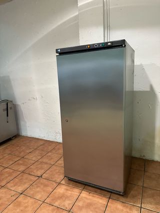 Congelador vertical 1 puerta