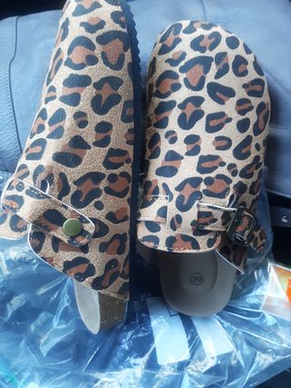 Zuecos leopardo talla 39