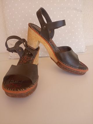 Sandalias Art tacón negras