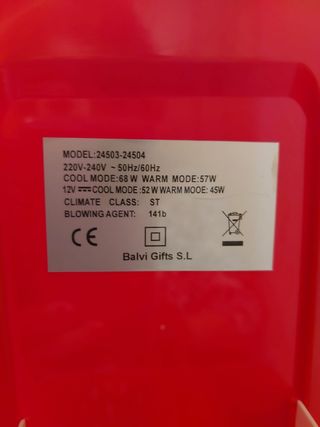 Nevera pequeña roja