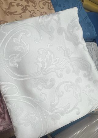 Tessuto con disegno damascato