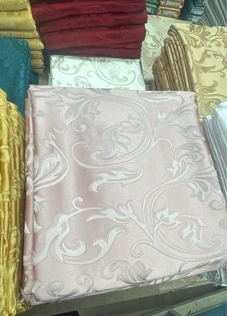 Tessuto con disegno damascato