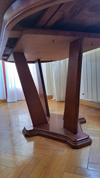 Mesa extensible ovalada de madera