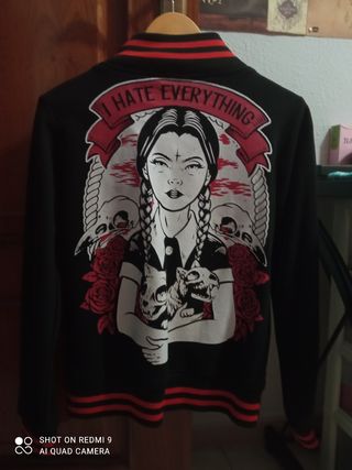 Chaqueta estilo universitario Miércoles