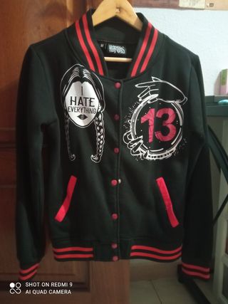 Chaqueta estilo universitario Miércoles