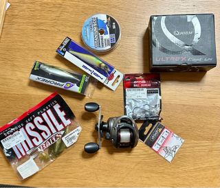Carrete de pesca Engineered in the USA y caña 