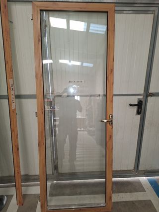 Puerta madera pino aluminio 72.5 x 201