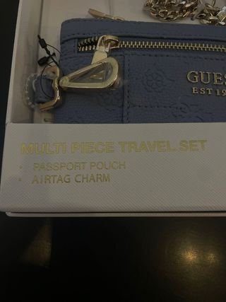 Cartera Guess Azul con Monedero y Cadena