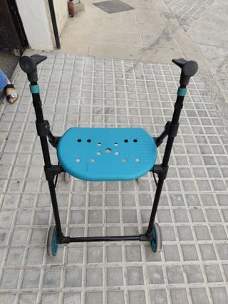 Andador 4 ruedas ligero y seguro