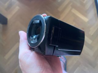 Cámara de vídeo compacta negra