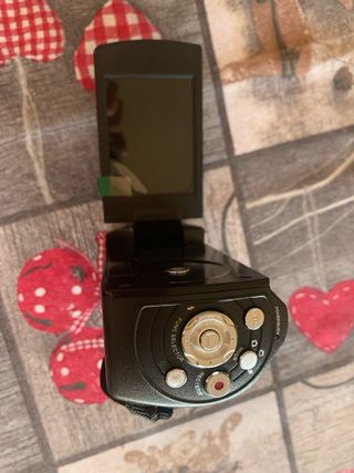 Cámara de vídeo compacta negra