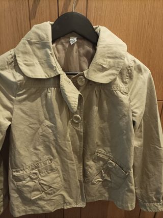 Gabardina corta niña beige
Talla 11 12