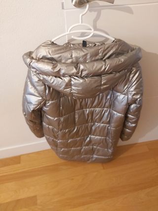 Parka plumífero plateado