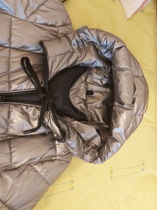 Parka plumífero plateado
