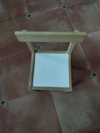 Sillas de madera para niños.
2 Uds 15€
1 UD 10€
