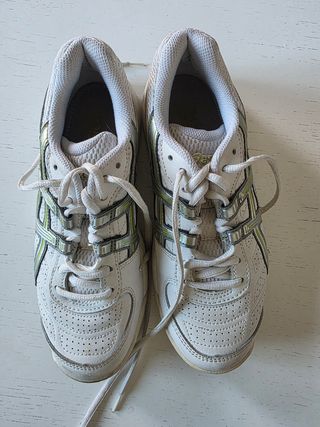 Zapatillas Padel Mujer Asics Blancas. 