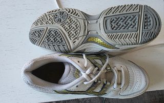 Zapatillas Padel Mujer Asics Blancas. 