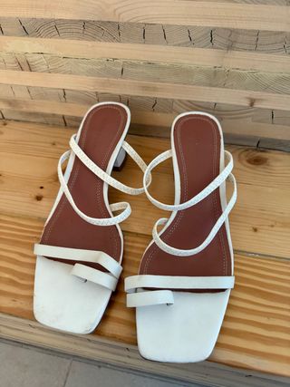 Sandalias de piel blancas