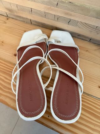 Sandalias de piel blancas
