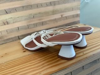 Sandalias de piel blancas