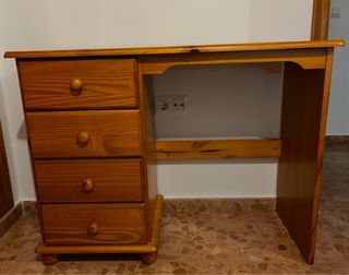 Scrivania in legno naturale