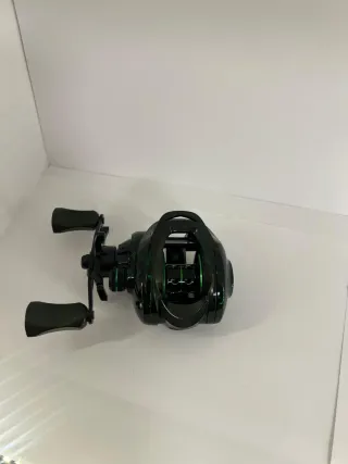 Carrete de pesca casting verde