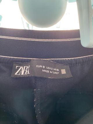 Pantalón negro Zara