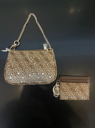 Bolso y monedero Guess marrón con pedrería