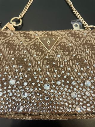 Bolso y monedero Guess marrón con pedrería