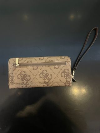 Billetera Guess Marrón con Logo