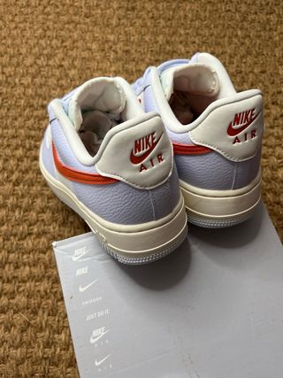 Nike Air Force 1 '07 / Blanco - Azul Lavanda