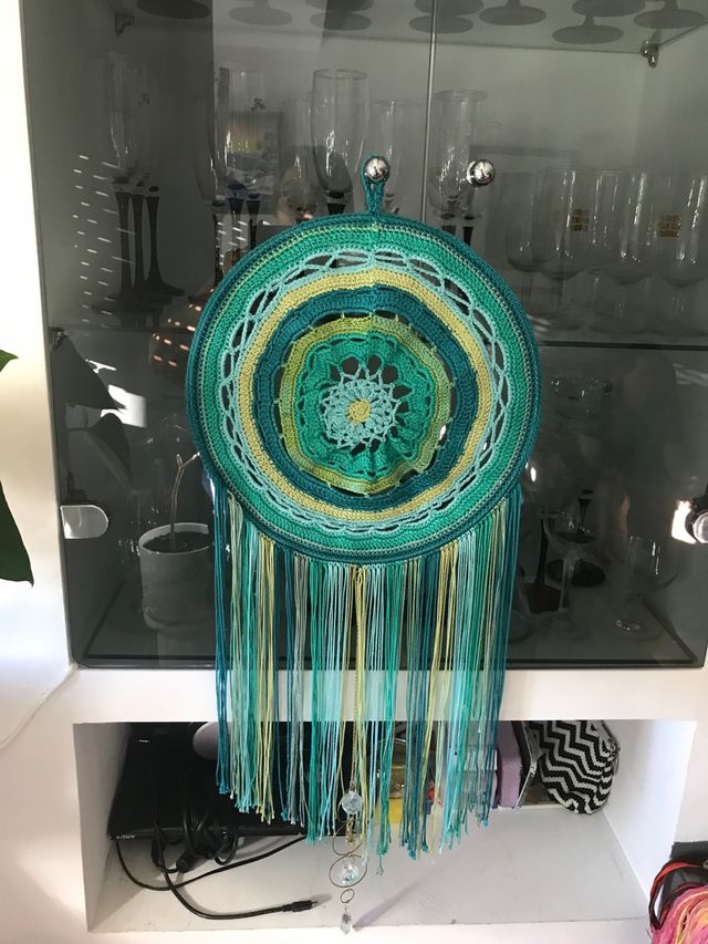 Atrapasueños tejido verde y amarillo