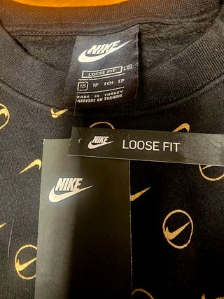 Sudadera Nike Negra y Dorada Talla XS