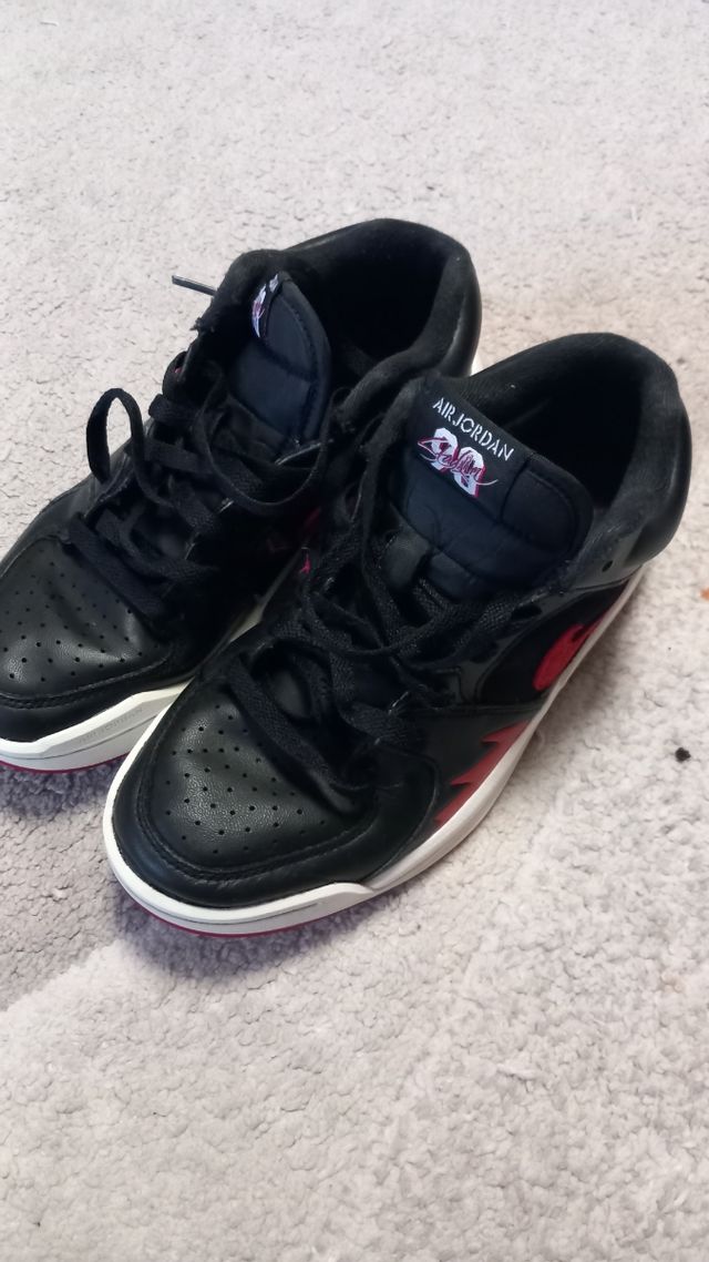 Scarpe Jordan Rosse e Nere  NUMERO 38.5