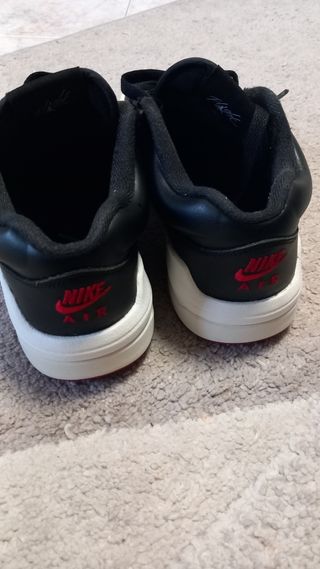 Scarpe Jordan Rosse e Nere NUMERO 38.5