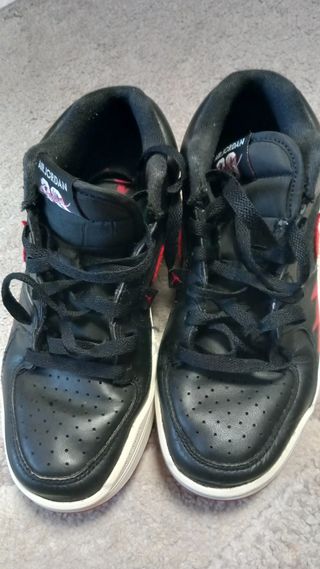 Scarpe Jordan Rosse e Nere NUMERO 38.5