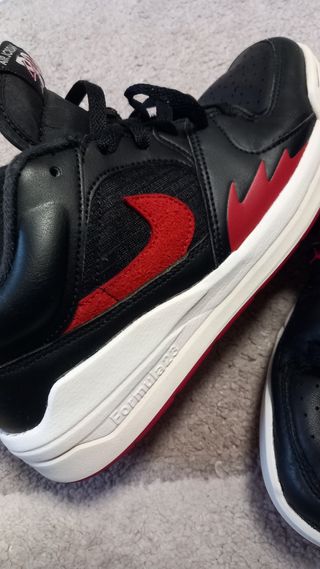 Scarpe Jordan Rosse e Nere NUMERO 38.5