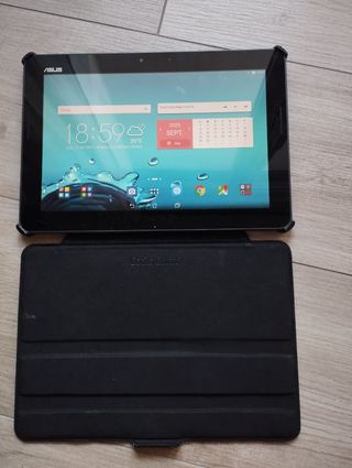Tablet Asus con funda negra