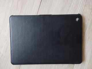Tablet Asus con funda negra