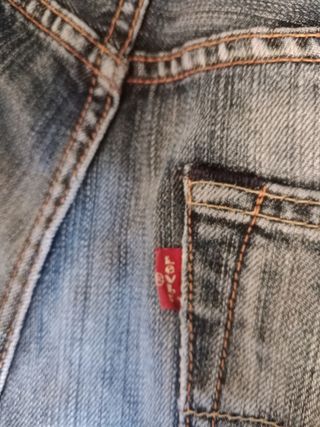 Pantalón vaquero azul yo llevo una talla 42.