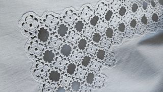 Sábana/ Lenzuolo antico in cotone con pizzo