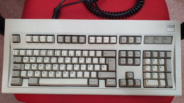 Teclado IBM Modelo M versión 1390135 Beige/Gris 87