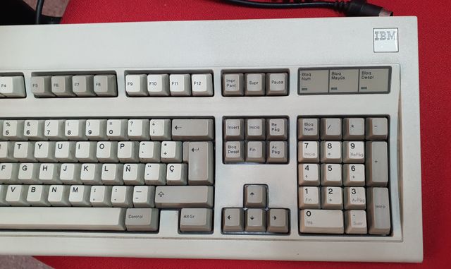 Teclado IBM Modelo M versión 1390135 Beige/Gris 87