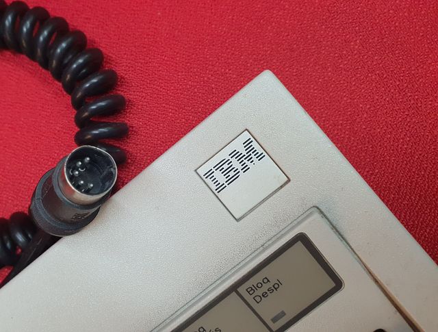 Teclado IBM Modelo M versión 1390135 Beige/Gris 87