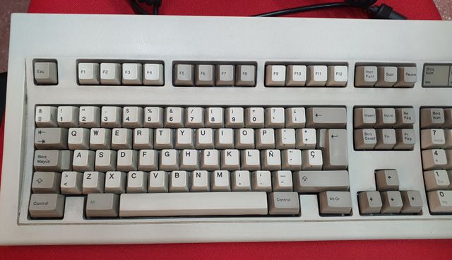 Teclado IBM Modelo M versión 1390135 Beige/Gris 87