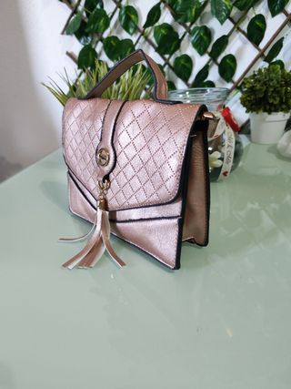 Bolso de mano dorado