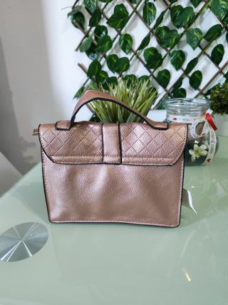 Bolso de mano dorado