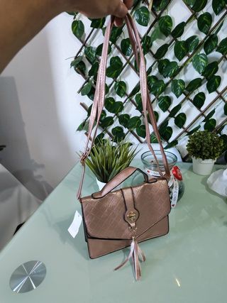 Bolso de mano dorado